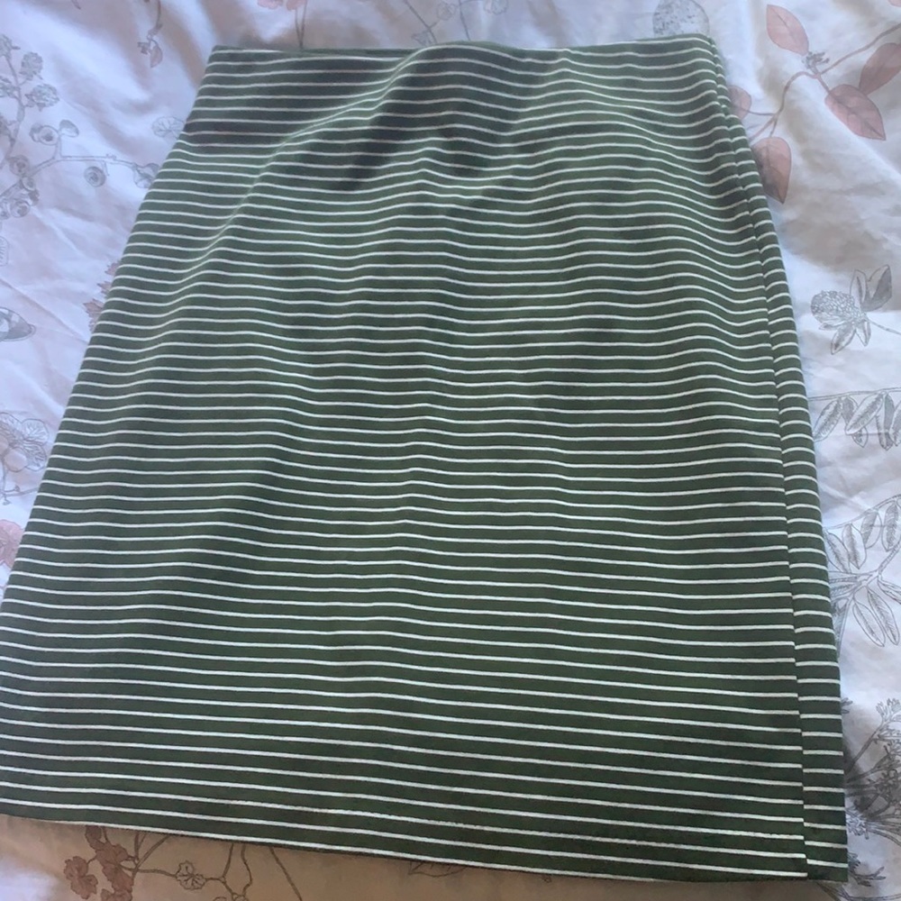 Old Navy green and white striped knee length skirt Xs-S (fits like a small)